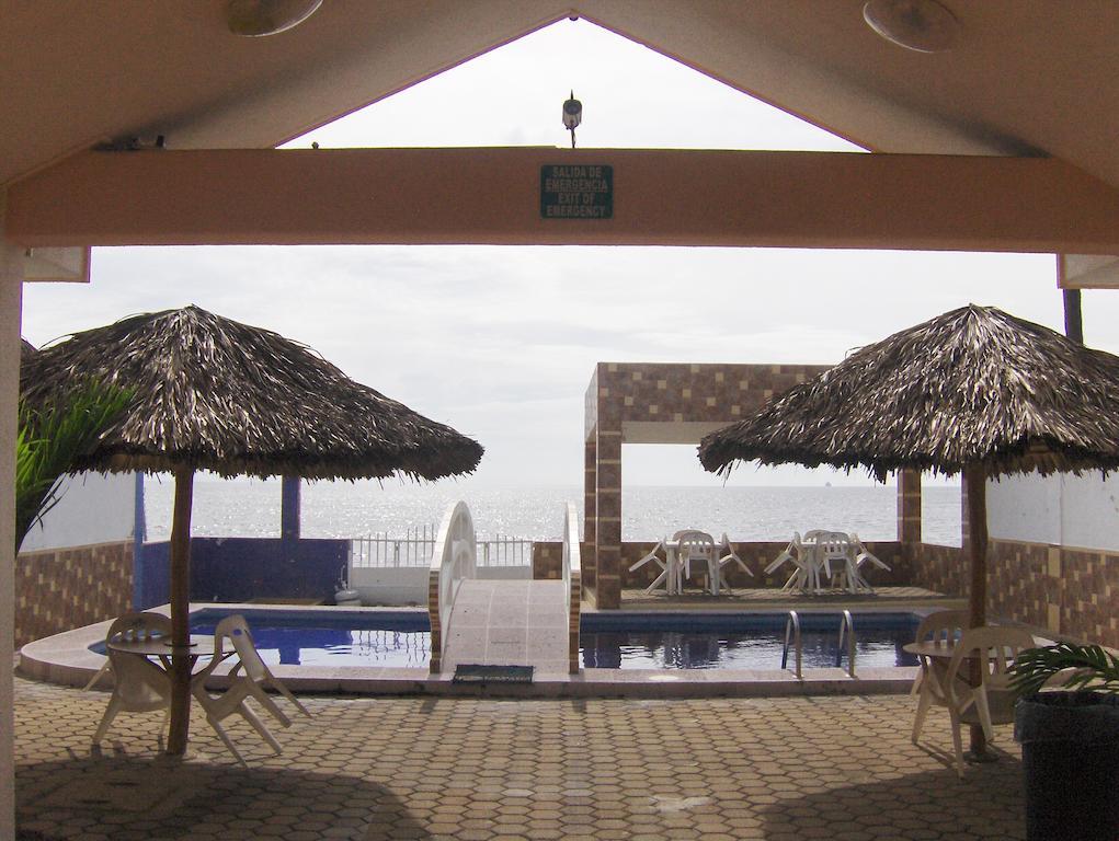מנסניו Hotel Albatros מראה חיצוני תמונה