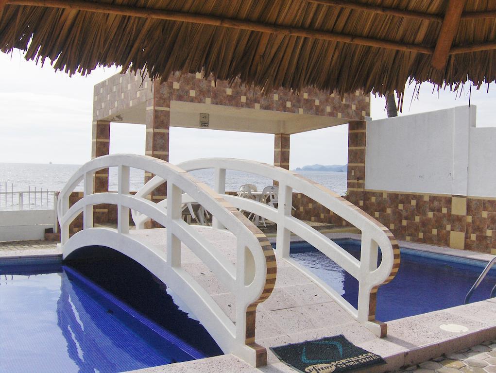מנסניו Hotel Albatros מראה חיצוני תמונה