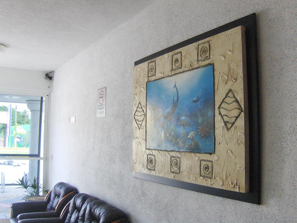 מנסניו Hotel Albatros מראה חיצוני תמונה