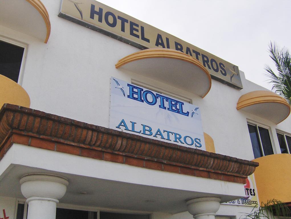מנסניו Hotel Albatros מראה חיצוני תמונה