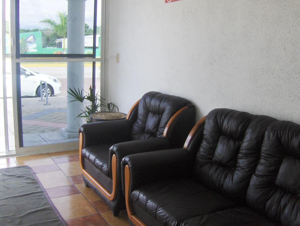 מנסניו Hotel Albatros מראה חיצוני תמונה