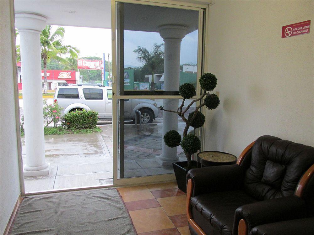 מנסניו Hotel Albatros מראה חיצוני תמונה