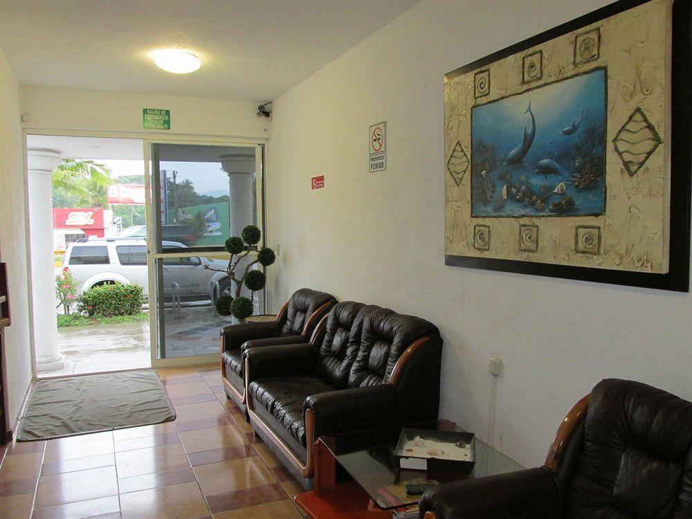 מנסניו Hotel Albatros מראה חיצוני תמונה