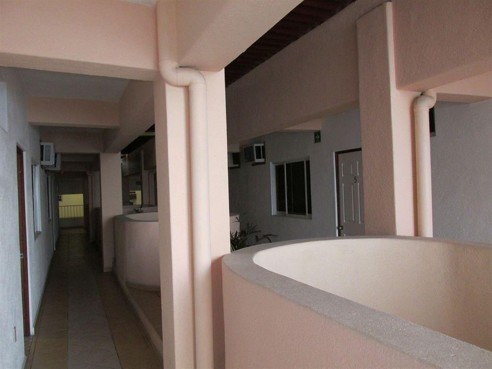 מנסניו Hotel Albatros מראה חיצוני תמונה