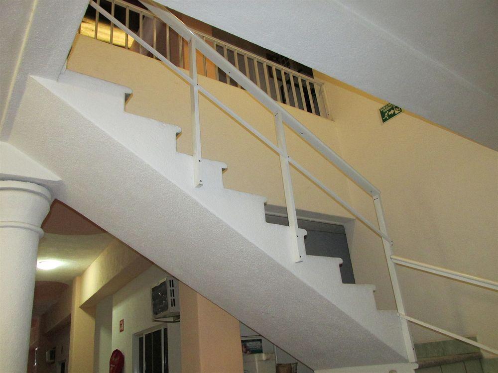 מנסניו Hotel Albatros מראה חיצוני תמונה