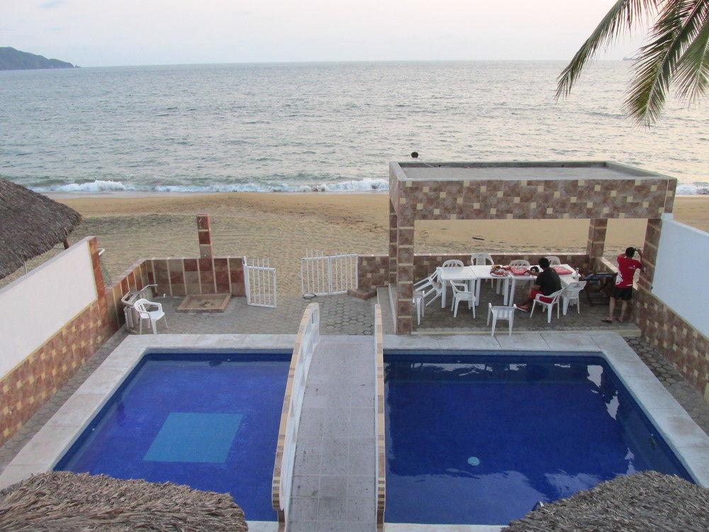 מנסניו Hotel Albatros מראה חיצוני תמונה