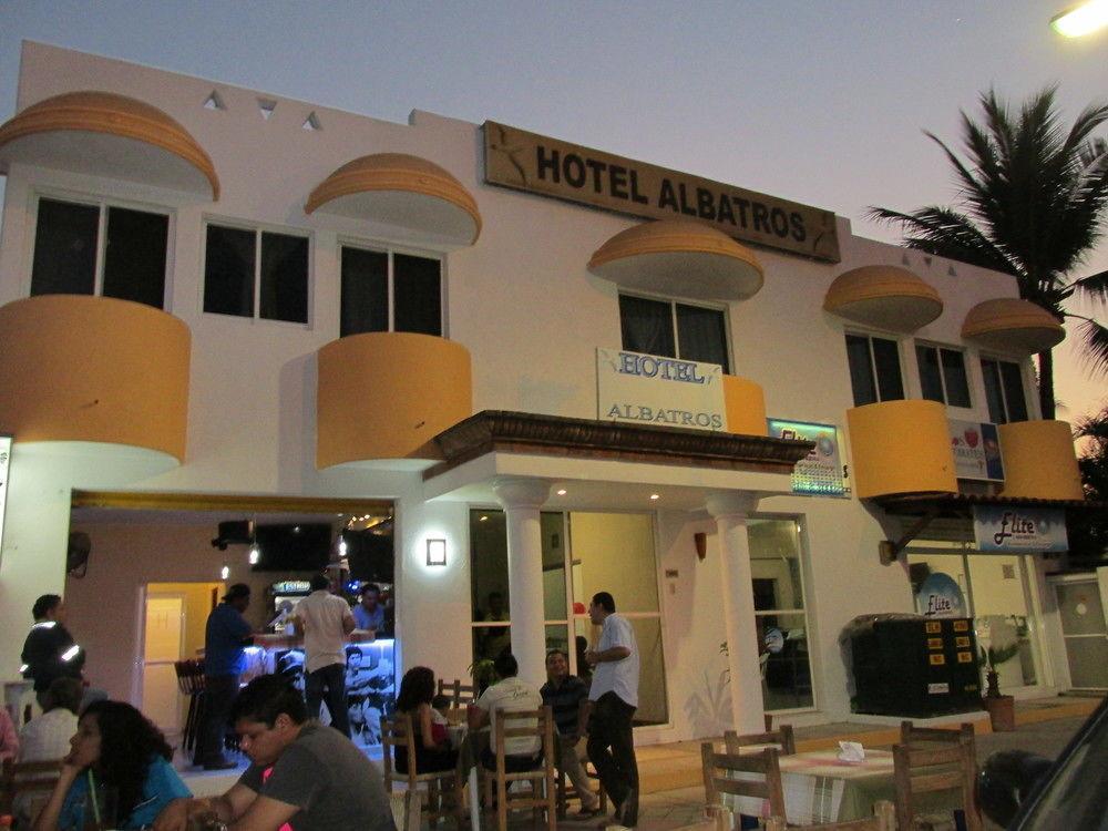 מנסניו Hotel Albatros מראה חיצוני תמונה
