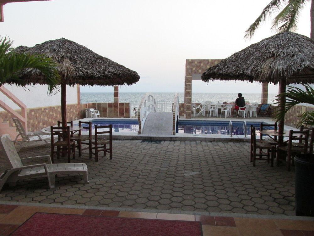 מנסניו Hotel Albatros מראה חיצוני תמונה
