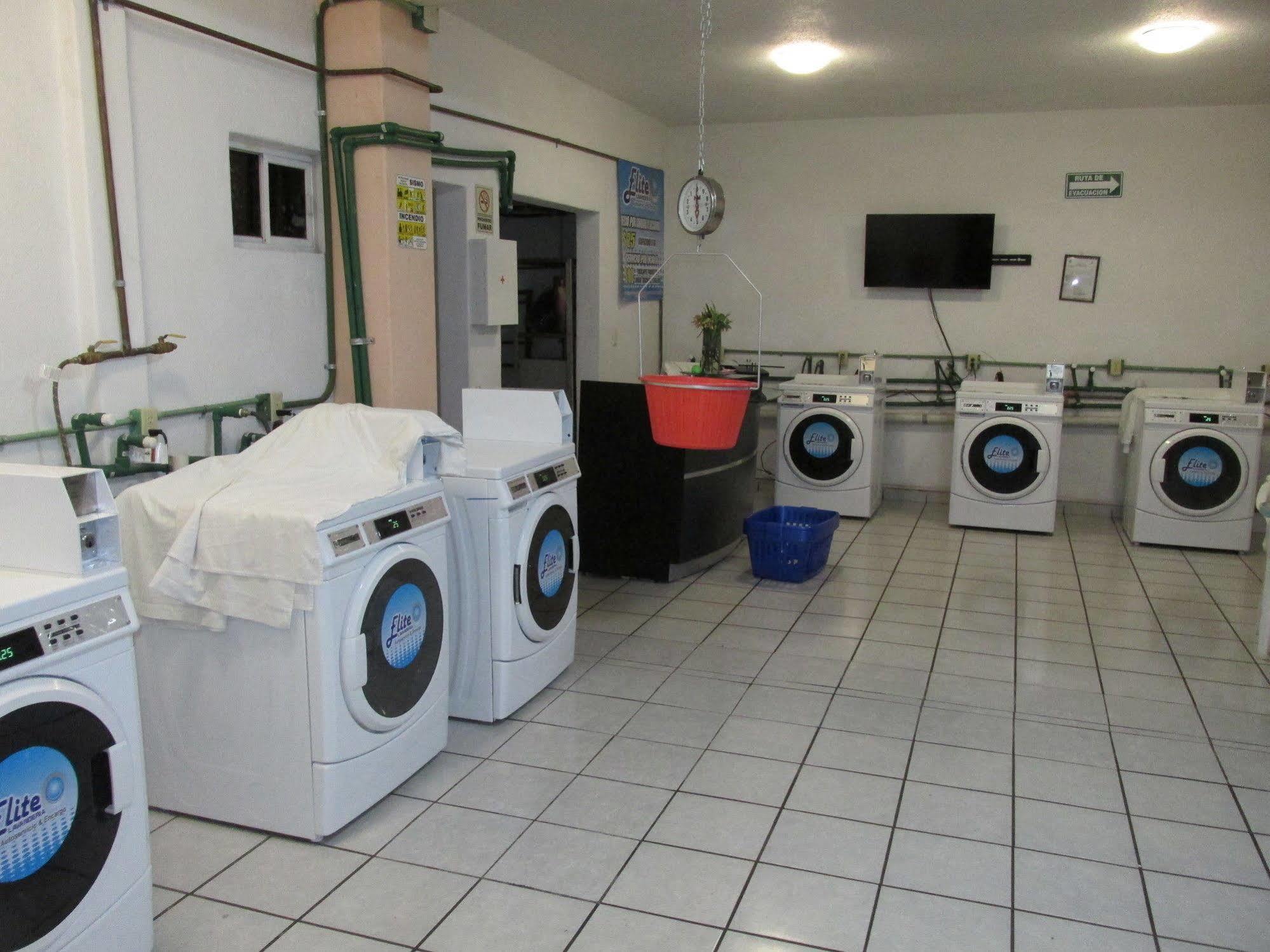 מנסניו Hotel Albatros מראה חיצוני תמונה