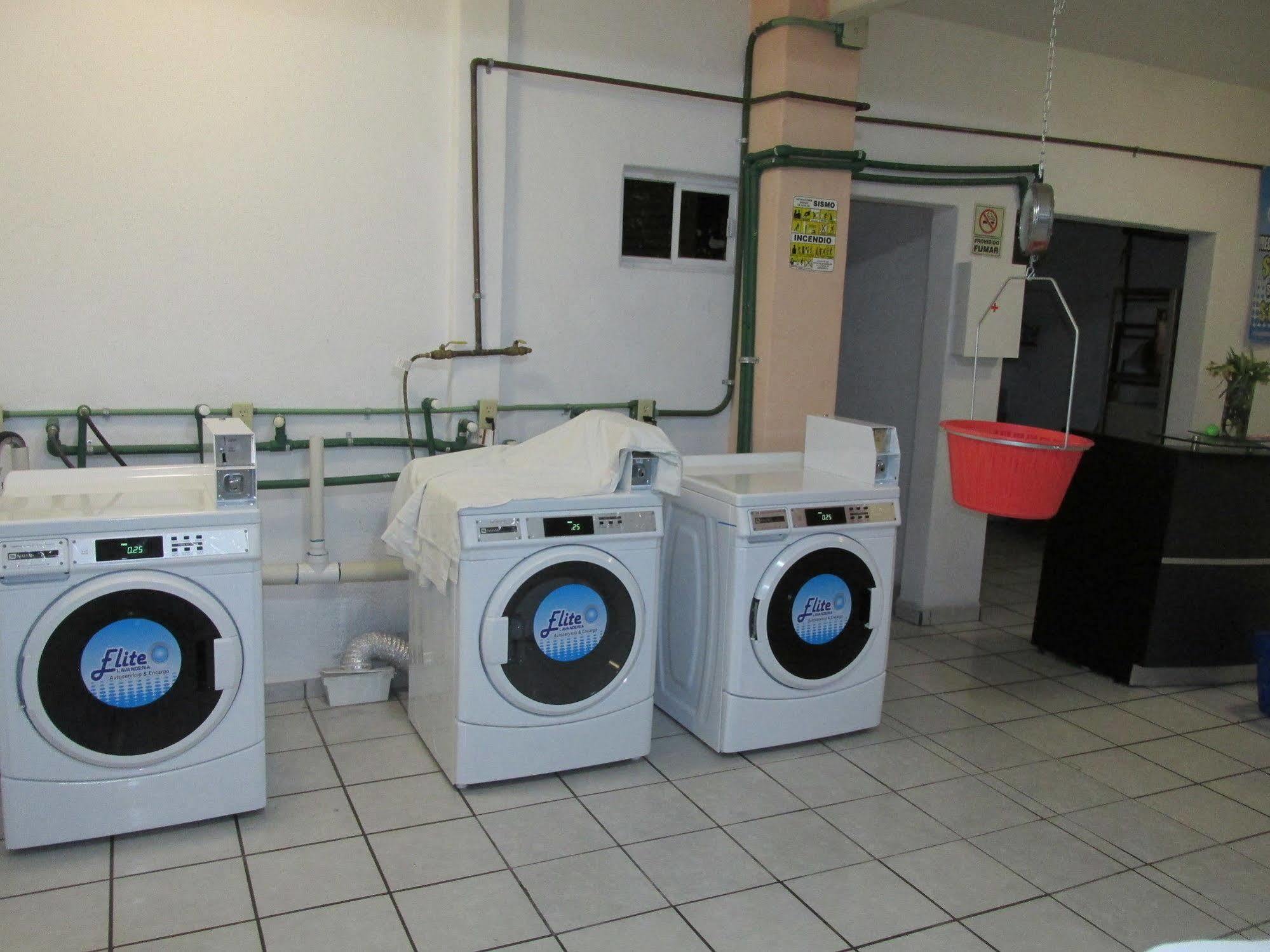 מנסניו Hotel Albatros מראה חיצוני תמונה