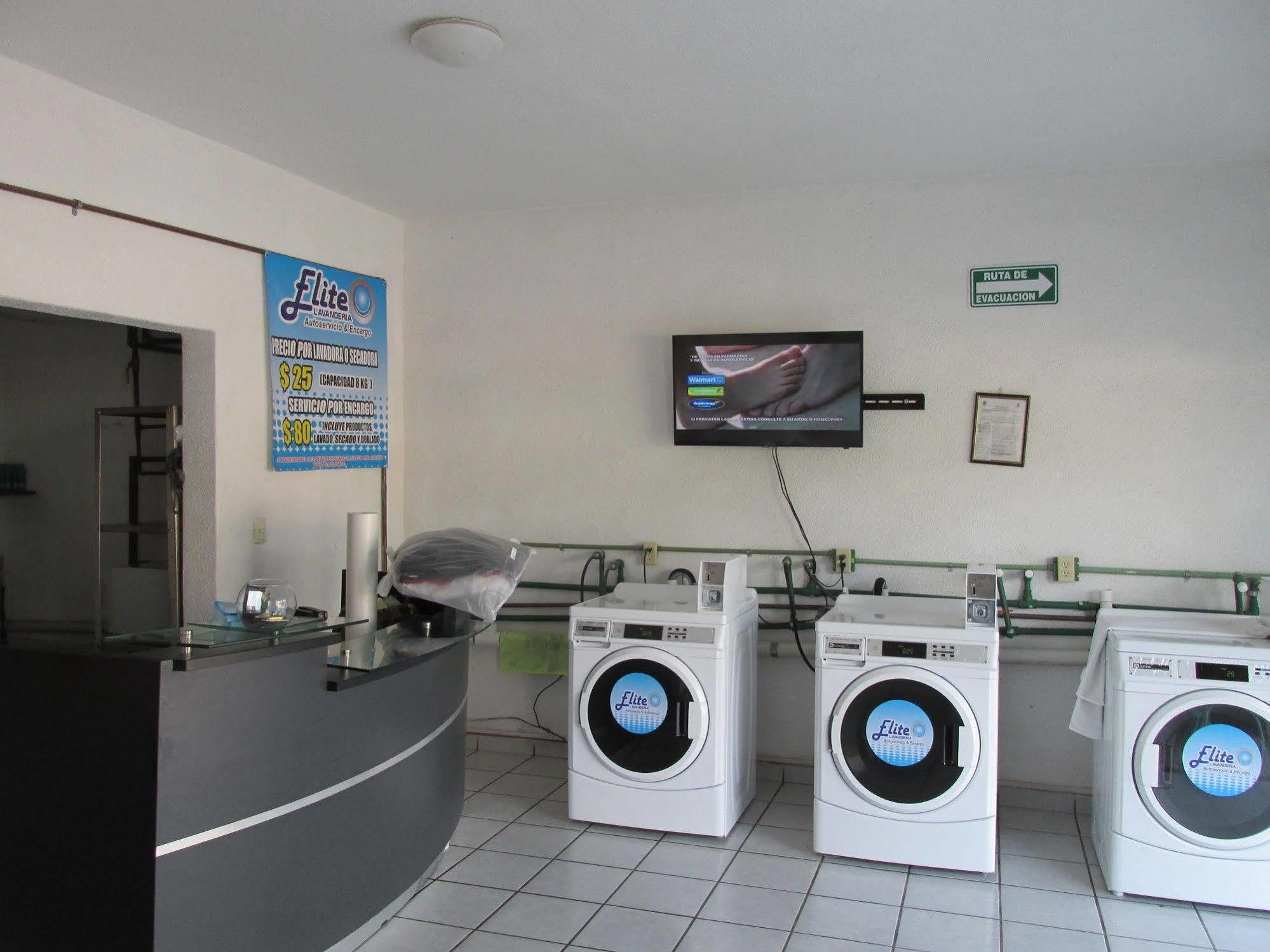 מנסניו Hotel Albatros מראה חיצוני תמונה