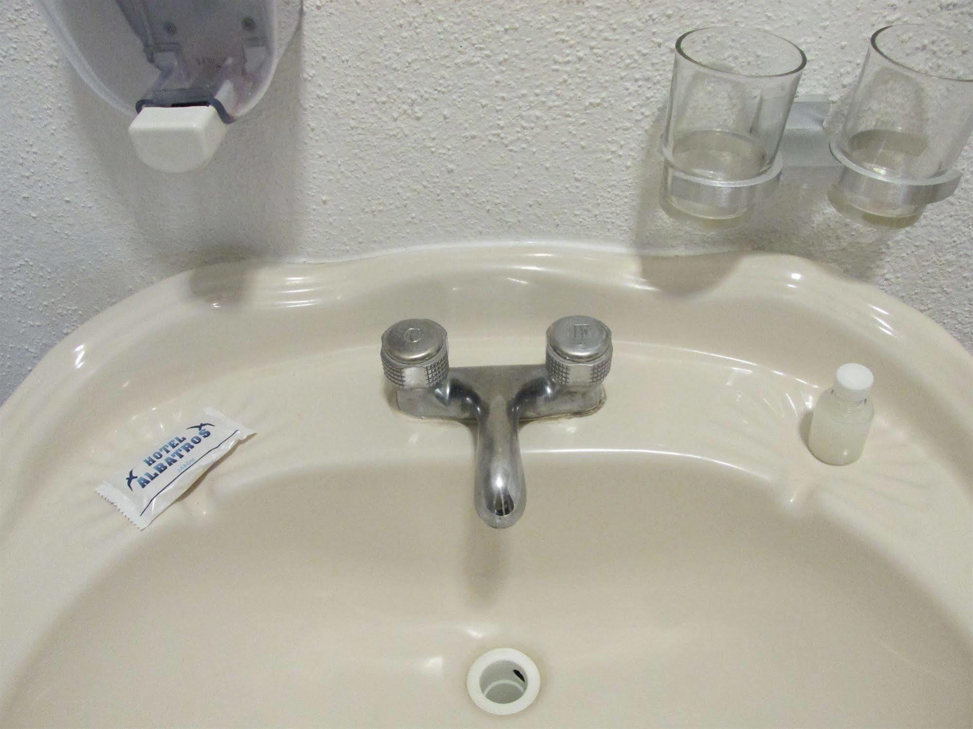 מנסניו Hotel Albatros מראה חיצוני תמונה