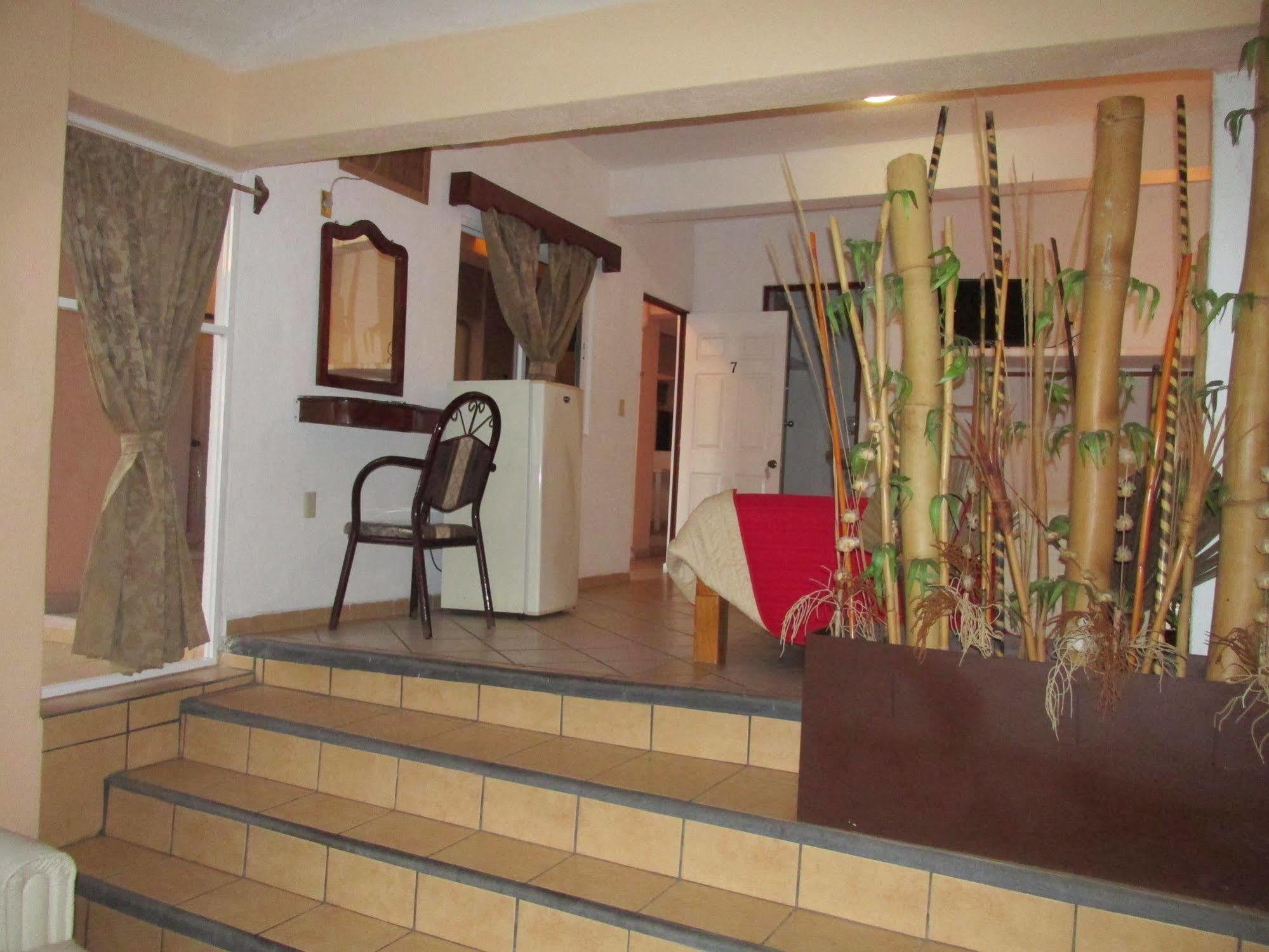מנסניו Hotel Albatros מראה חיצוני תמונה