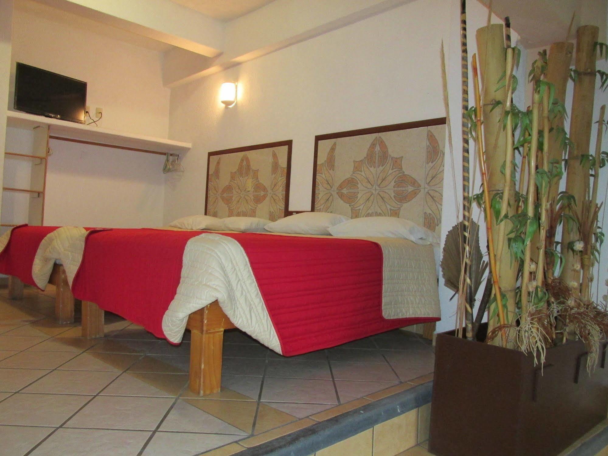 מנסניו Hotel Albatros מראה חיצוני תמונה