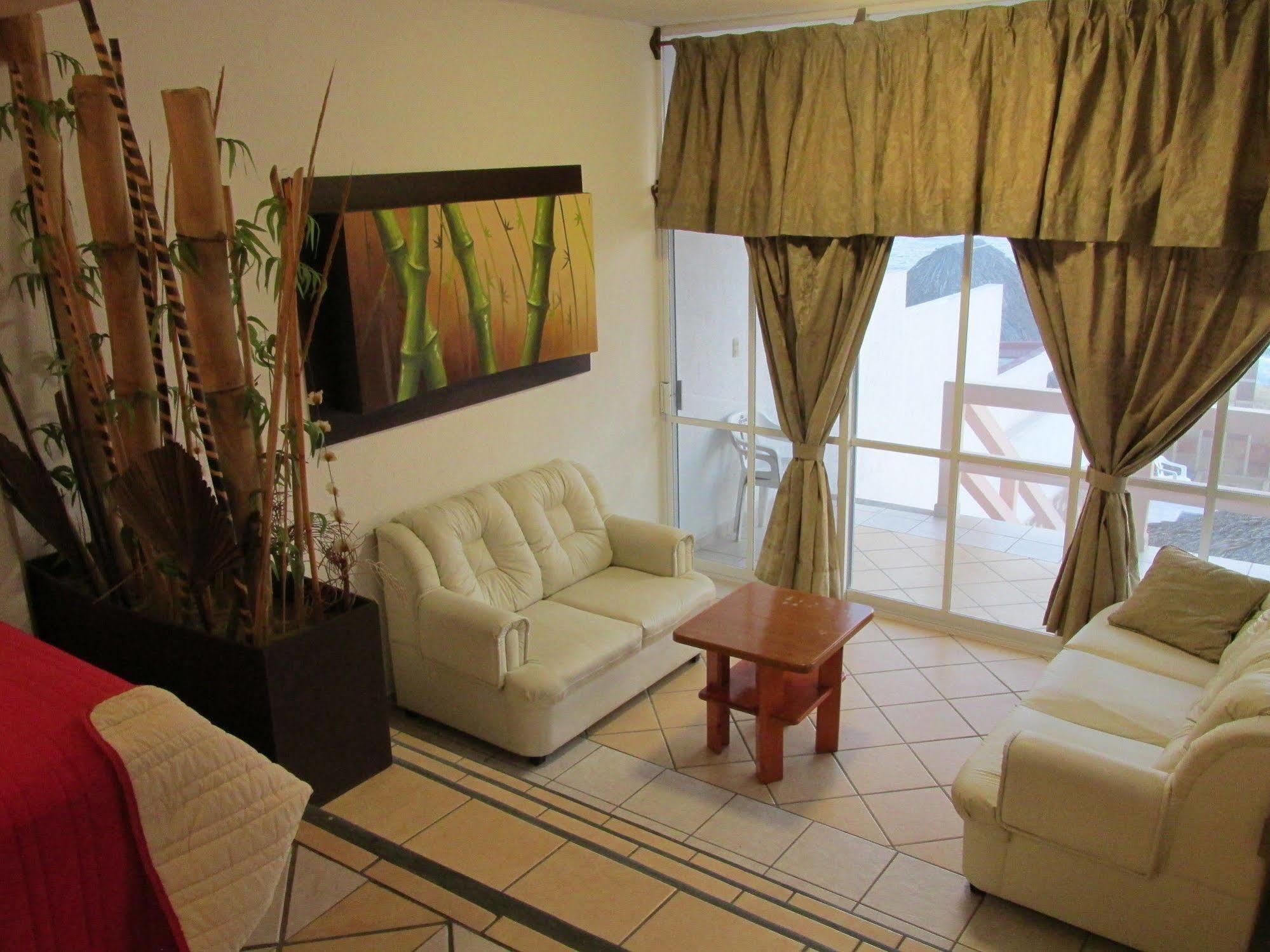 מנסניו Hotel Albatros מראה חיצוני תמונה
