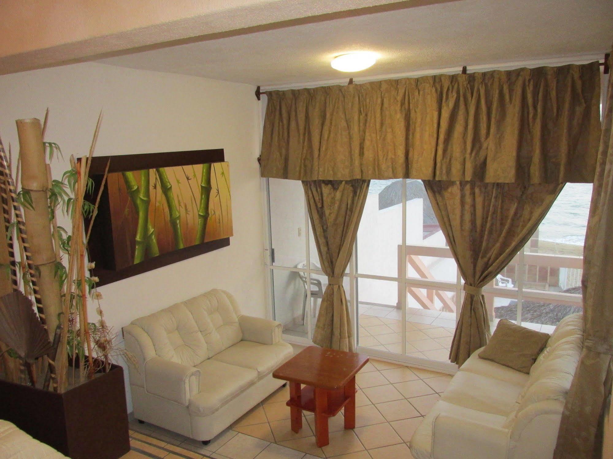 מנסניו Hotel Albatros מראה חיצוני תמונה