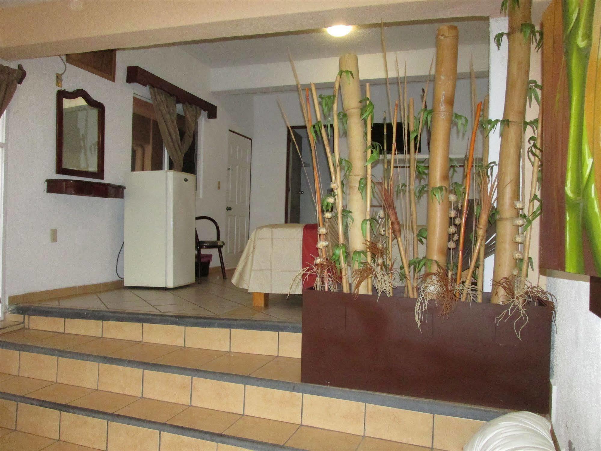 מנסניו Hotel Albatros מראה חיצוני תמונה